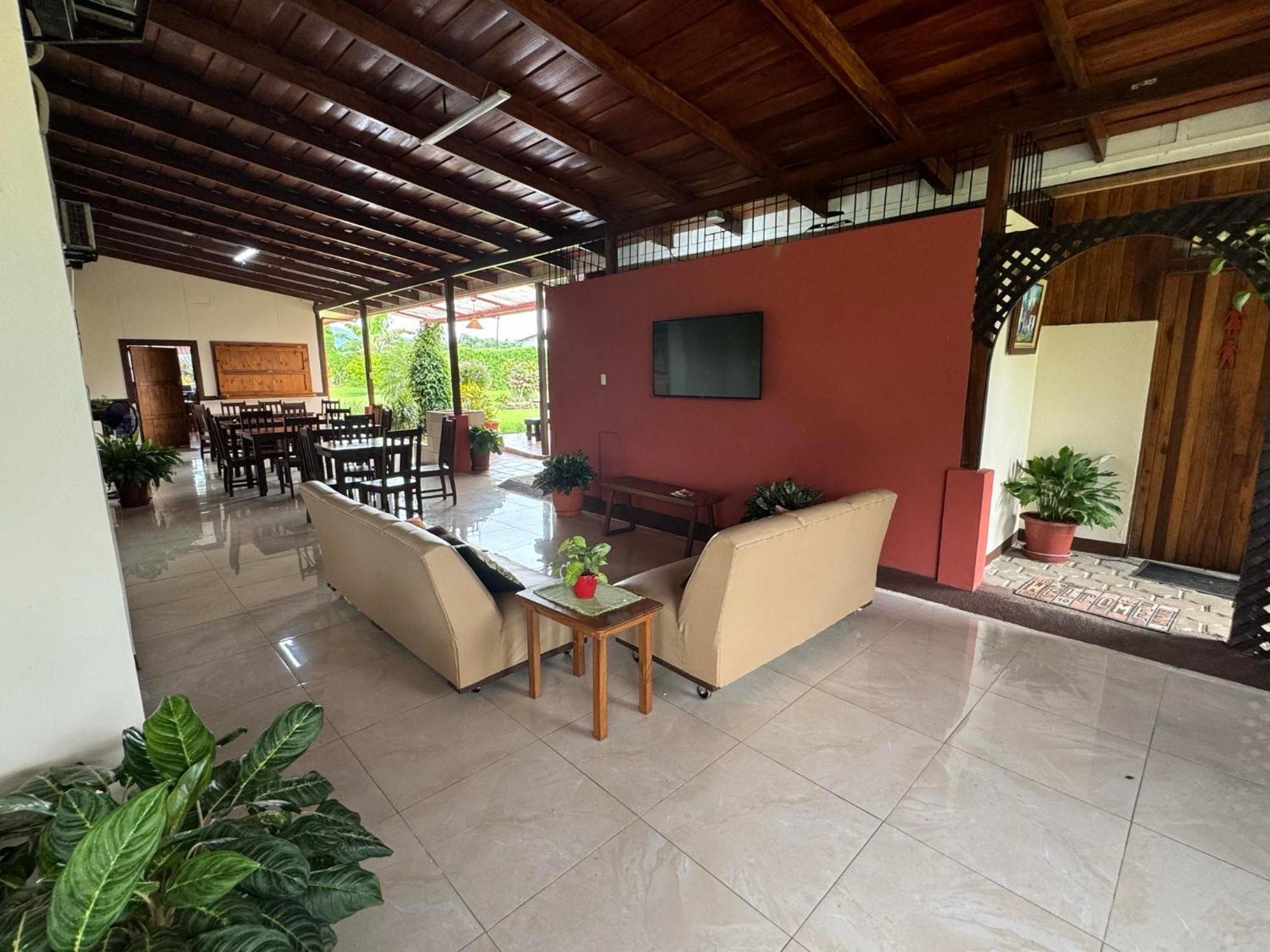 Befox Adventure Hotel La Fortuna Exterior photo